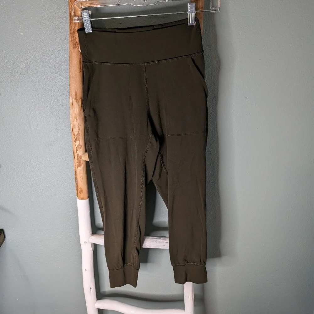 Lululemon Align Jogger Crop size 4 - Picture 2 of 6